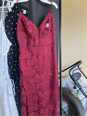 a night in tokyo lace dress burgundy Shop Mini Fit Model is 58 and wears UK size 8 / US size 4 Product Information Designed exclusively by Club L London Lined / some stretch Premium satin and lace in Burgundy (97% Polyester Rinna | Burgundy Lace Bardot-Neck